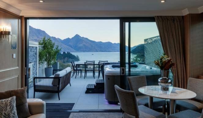 The Carlin Boutique Hotel Куийнстаун Екстериор снимка